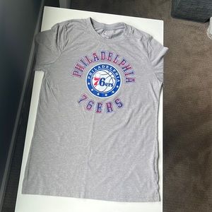 This gray long sleeve shirt is a size boys large from a live 76ers game.